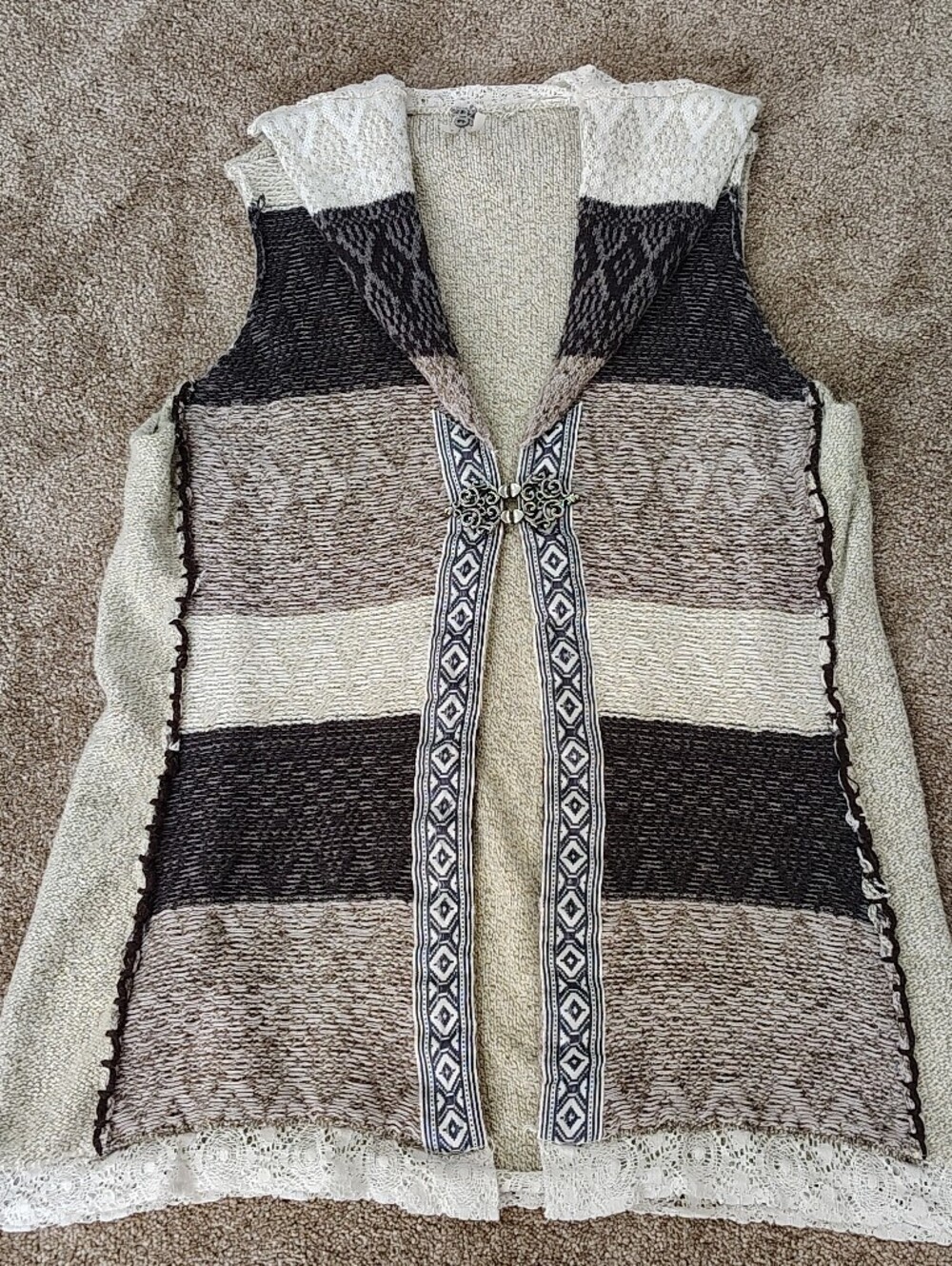 BKE Buckle Sweater Vest M Boho Tribal Aztec Western Festival Coachella Lacy Arts